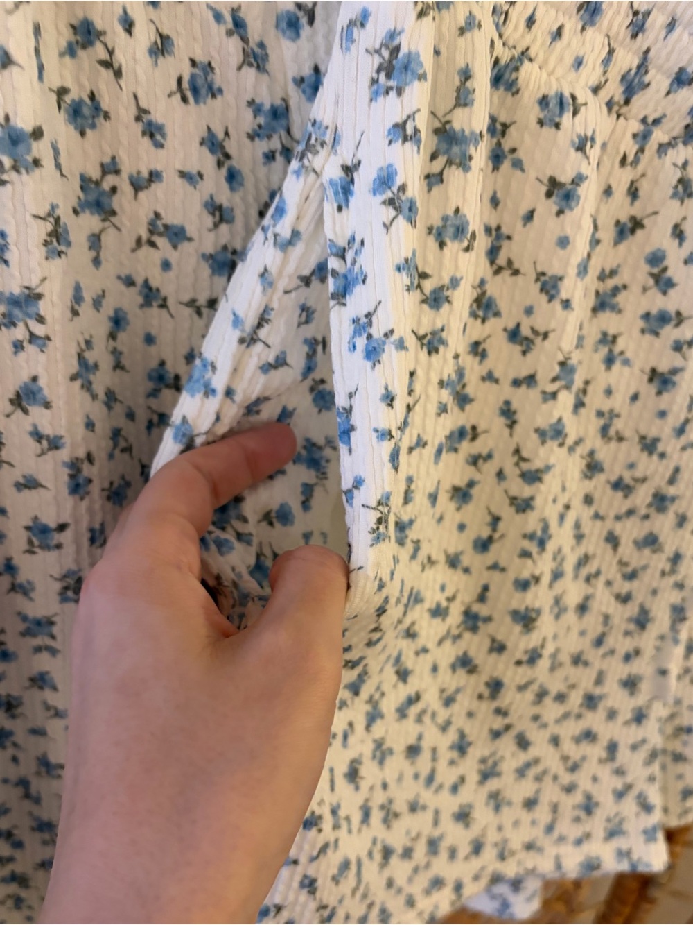 J.O.A. Women’s Ribbed White Two-Piece Lounge Set with Blue Floral Print - Picture 9 of 10